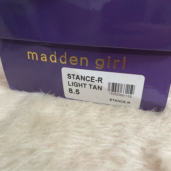 [Madden Girl] Women's Jeweled Strappy Flat Sandals - Picture 5 of 5